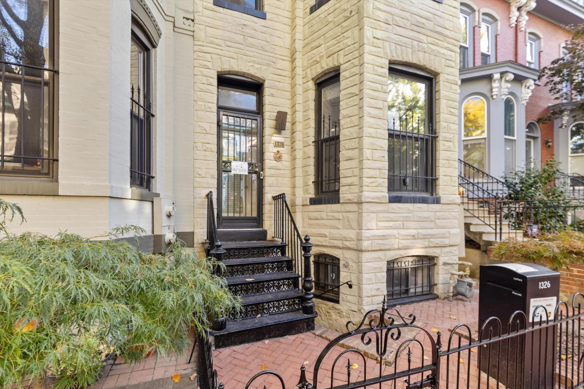 Spacious Nw Apt Steps To 14Th Street Corridor Washington Exterior photo