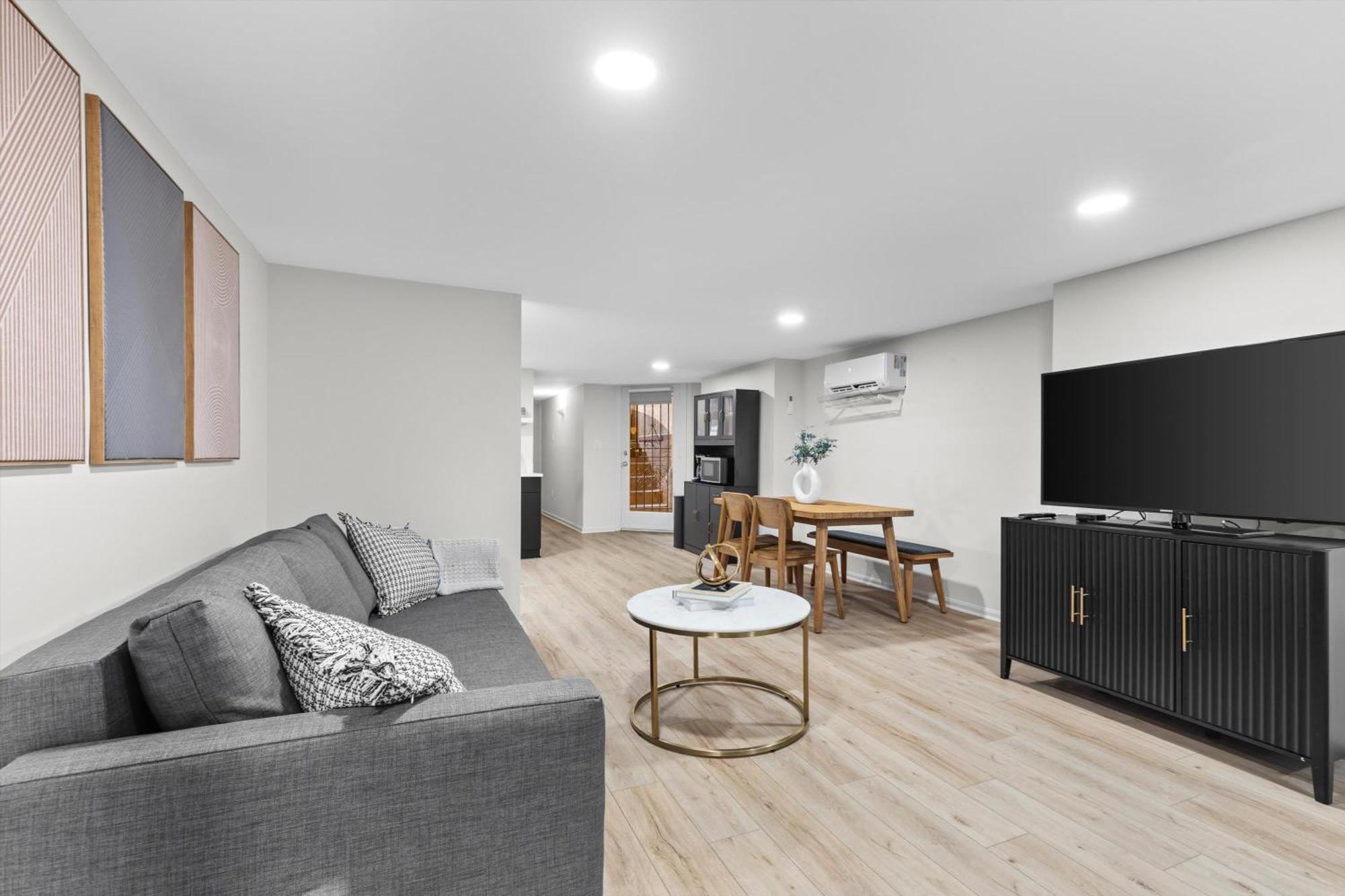 Spacious Nw Apt Steps To 14Th Street Corridor Washington Exterior photo